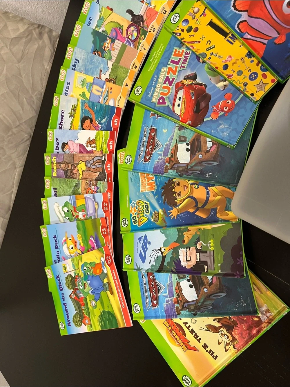 Tag Reading learning System with Green and White Electronic Pen and 29 Book set